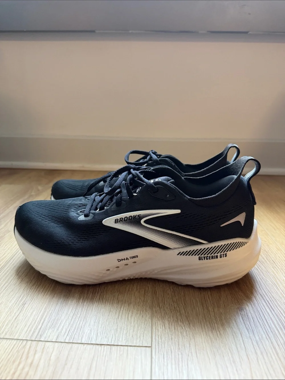 Brooks Glycerin GTS Black and White Knit Training Shoes Sz 11D